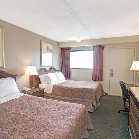 Super 8 By Wyndham Shelby Hotel Exterior photo