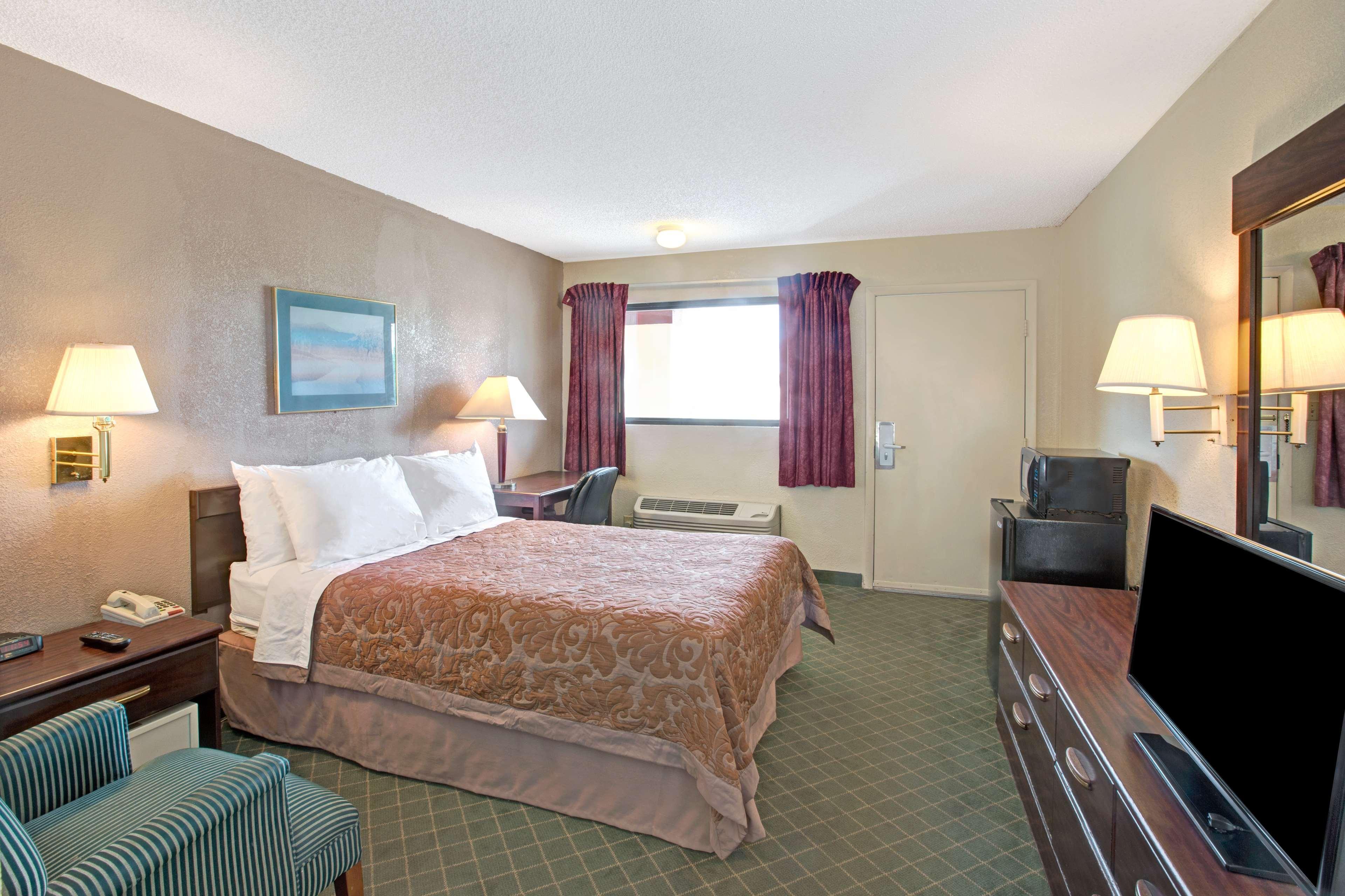 Super 8 By Wyndham Shelby Hotel Exterior photo