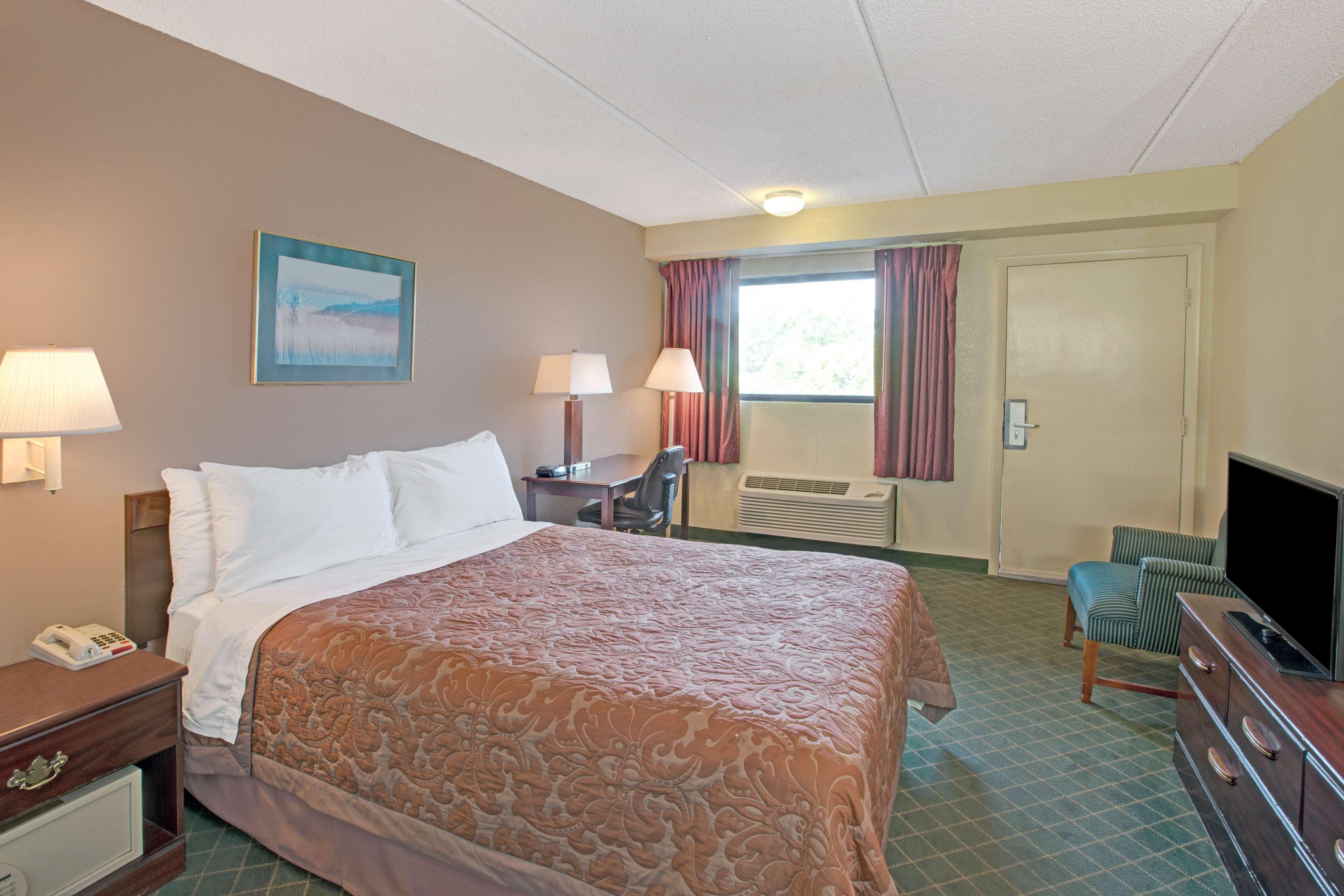 Super 8 By Wyndham Shelby Hotel Exterior photo