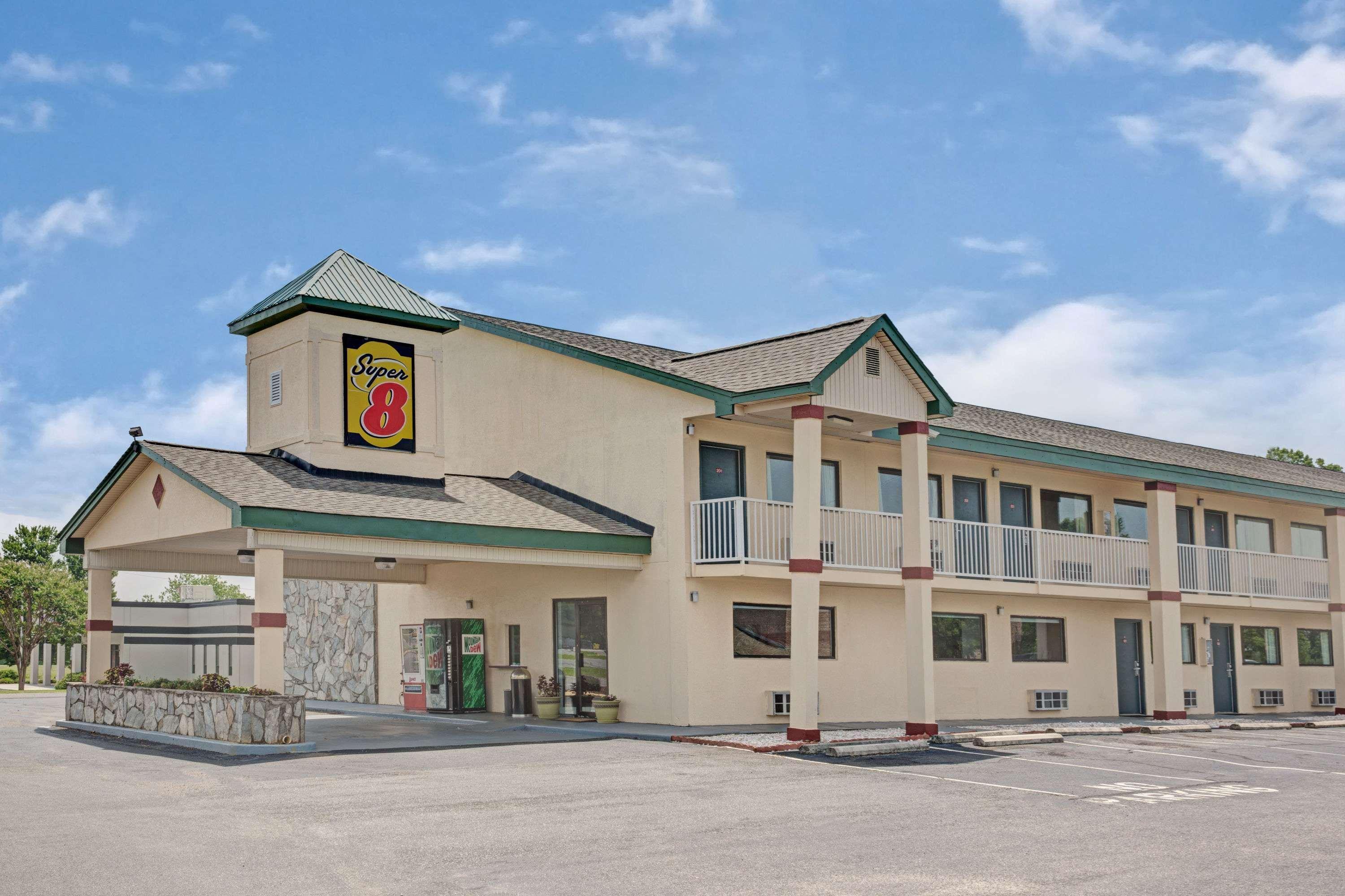 Super 8 By Wyndham Shelby Hotel Exterior photo