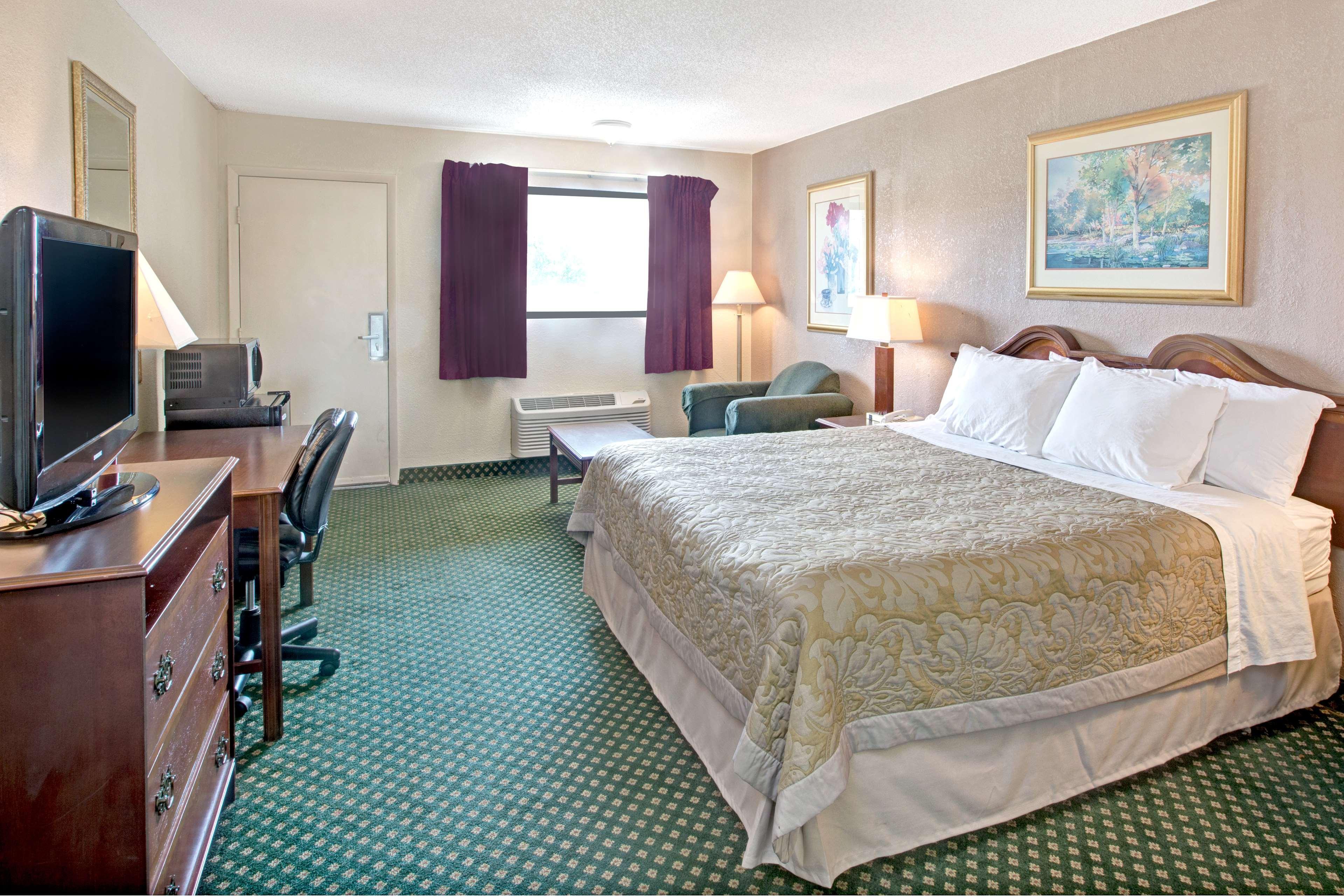 Super 8 By Wyndham Shelby Hotel Exterior photo